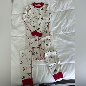 Hanna Andersson Kids Pajamas with Holly Print